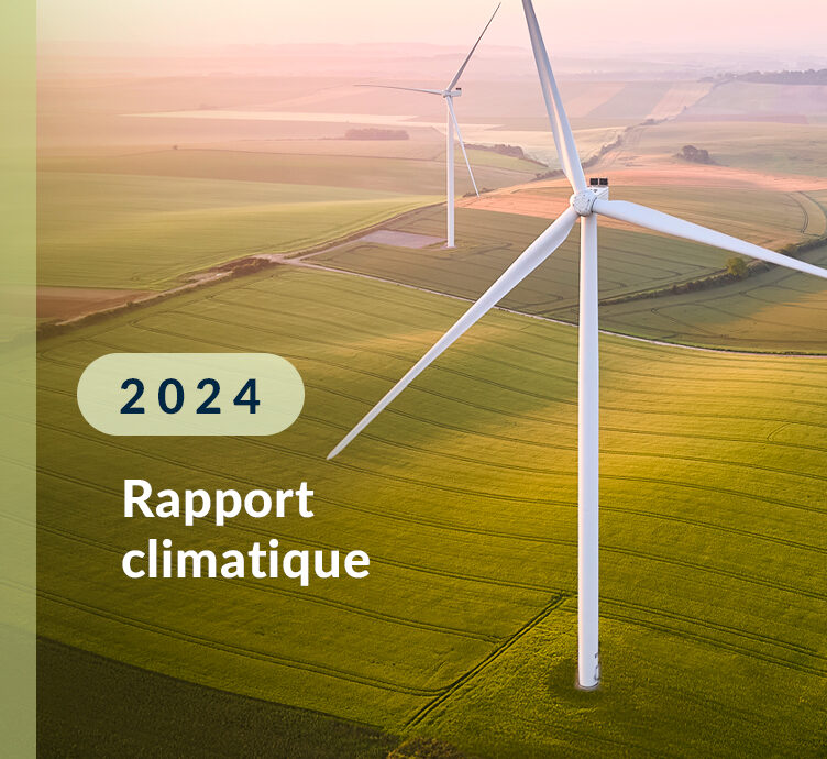 Superbe paysage vert avec des éoliennes